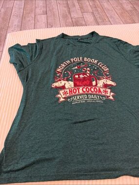 North Pole Book Club Hot Cocoa Graphic Tee - Forest Green